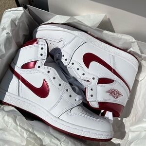 Air Jordan Retro High ‘85 OG Metallic Burgundy Sneakers Size 6 Men’s, 7.5 Wm’s